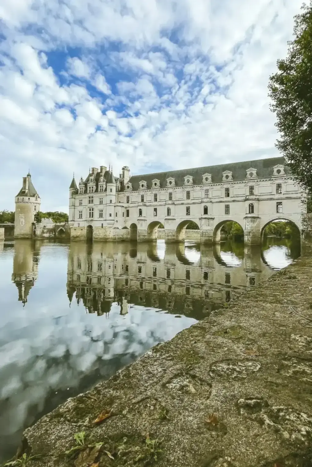 Arches of Chateau de Chenonceau reflecting in River Cher. Loire Valley Estate in France — Azzurytt Architectural Elegance